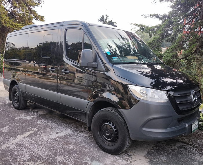 Jet Sprinter Black 7 Pax