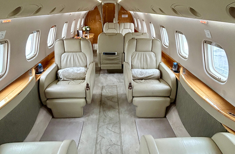Private Jets Hawker 650 - 800