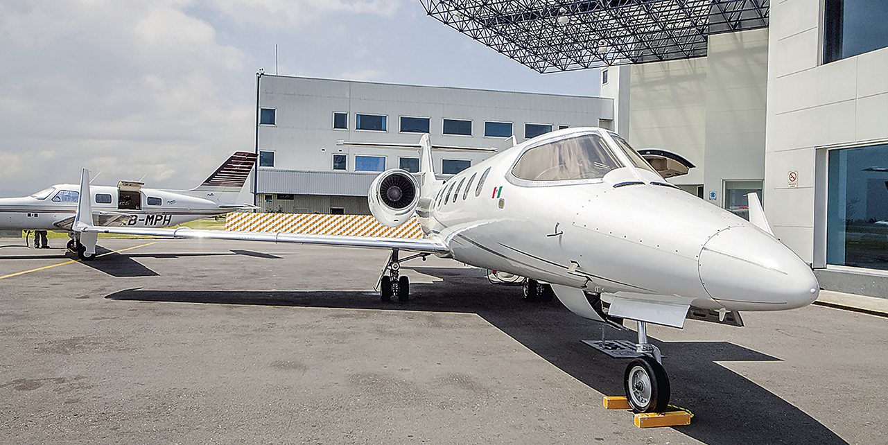 Learjet Mid-Size Toluca