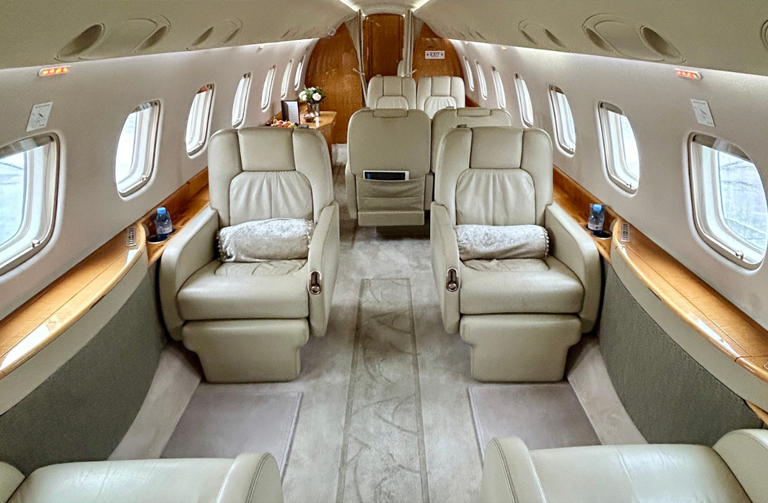 Private Jet Mid-Size VLY-01